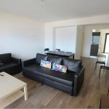 Parc Lazaro Apartment *
